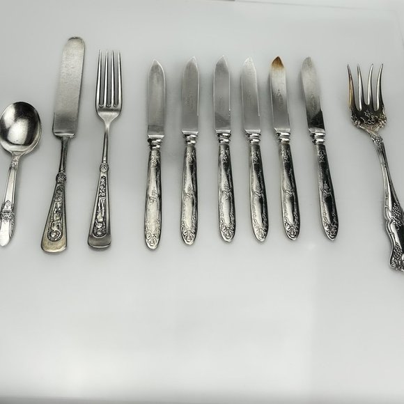 VINTAGE Silverware 9-pc | Collectible Serving Pieces | WM. Rogers - Picture 4 of 10